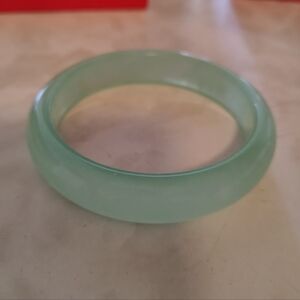 Vintage Genuine Gorgeous Green Jade Bangle Bracelet Jewelry w/ Box